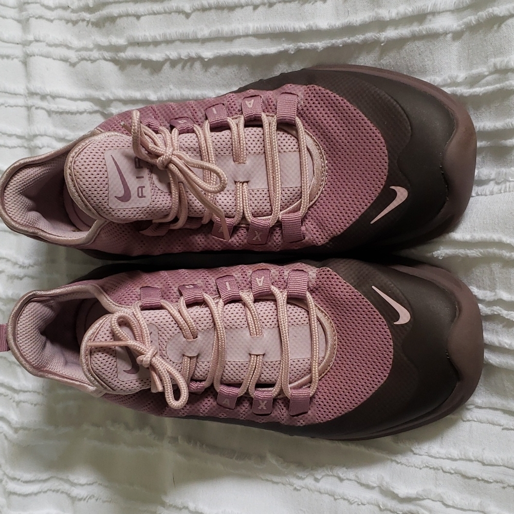Size 9 Nike Sneakers Mauve/pink